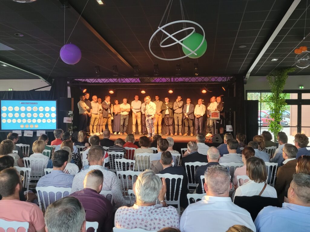 À tous les participants, nous vous remercions de partager cette étape importante avec nous. Votre enthousiasme et votre fidélité sont une source d'inspiration constante.